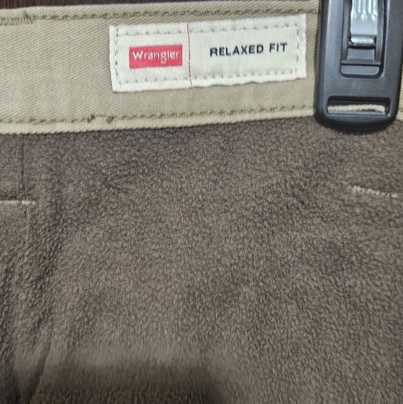 Wrangler Five Star Heritage Relaxed Fit cargo pants with fleece lining for men - Picture 8 of 16